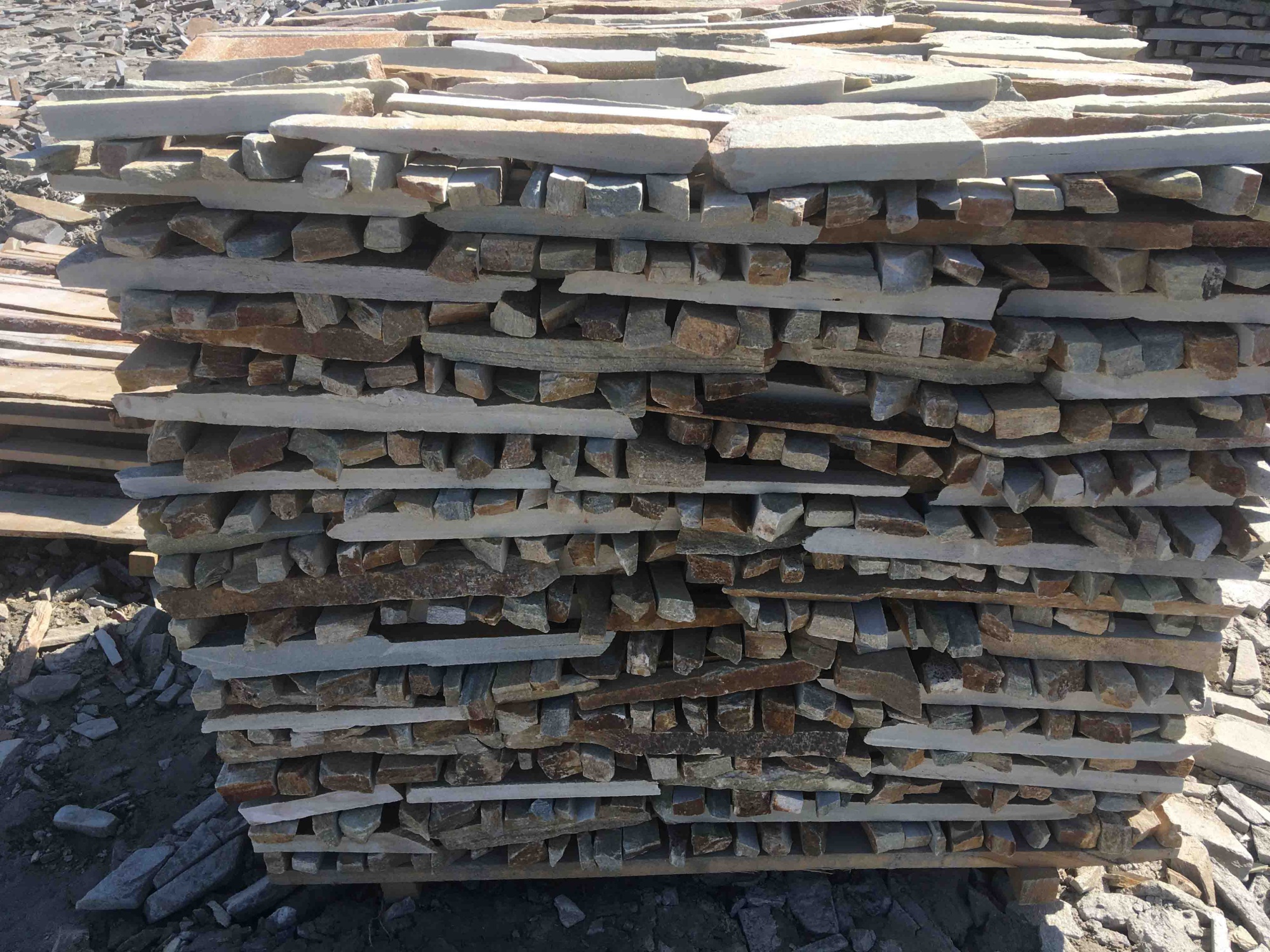 Горбушка златолит золотистый для облицовки купить в Сибае