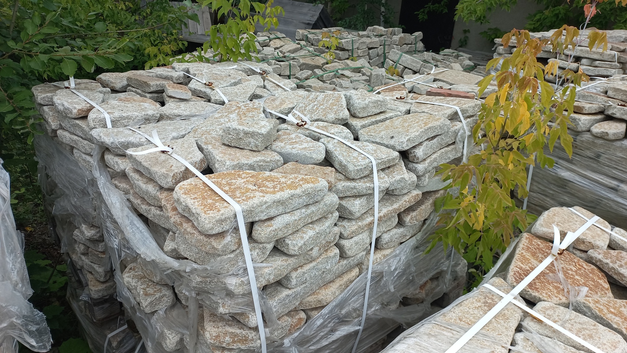 Плитняк галтованный гранитный для ландшафтного дизайна купить в Сибае