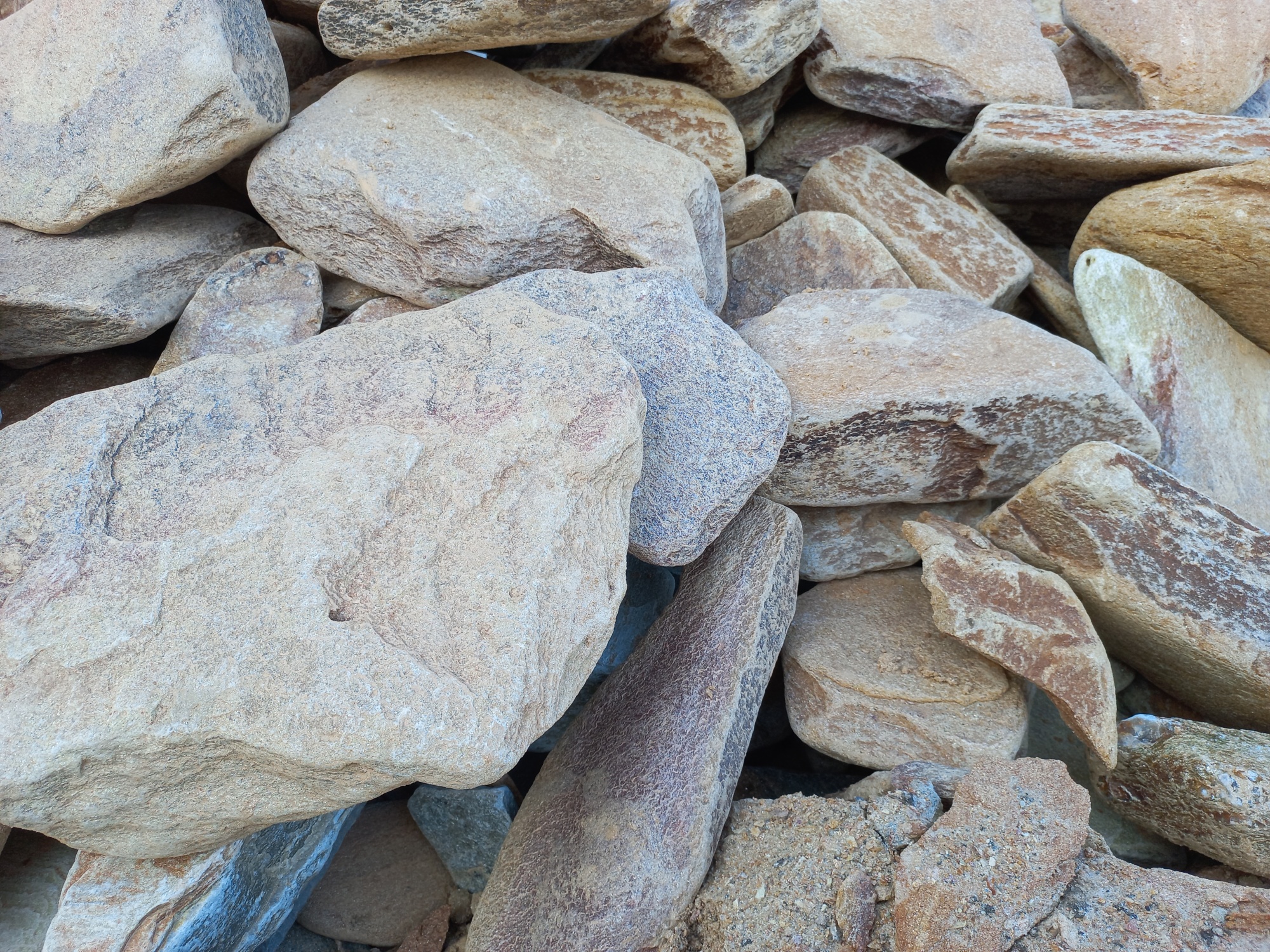 Златолит жёлтый, жёлто-зелёный глыбки и валуны для ланшафтного дизайна купить в Сибае