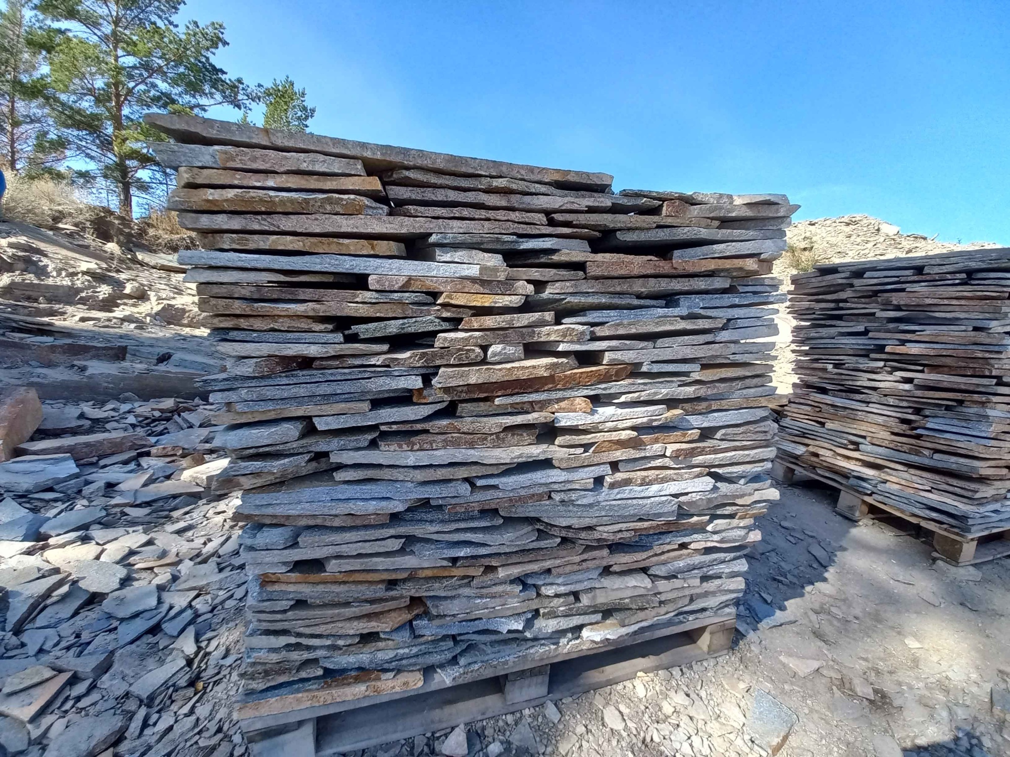 Плитняк златолит серебристый для фасада купить в Сибае