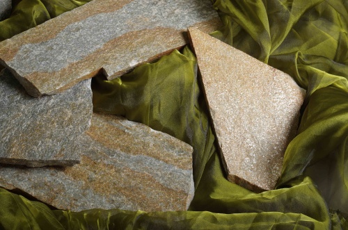 Плитняк златолит Уральский для цоколя, отмостки купить в Сибае