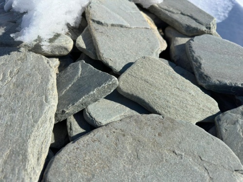 Плитняк златолит зелёный галтованный для цоколя купить в Сибае